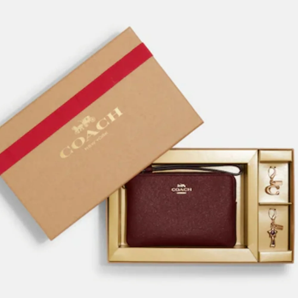 Coach Boxed Leather Corner Zip Wistlet in Gold/ Black Cherry - Picture 2 of 10